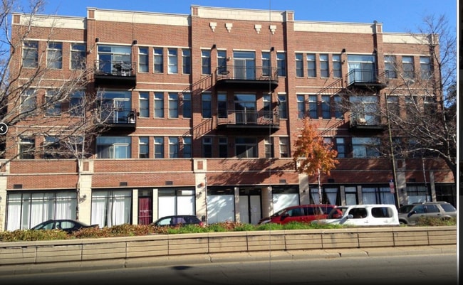 Building Photo - 837 S Western Ave Rental