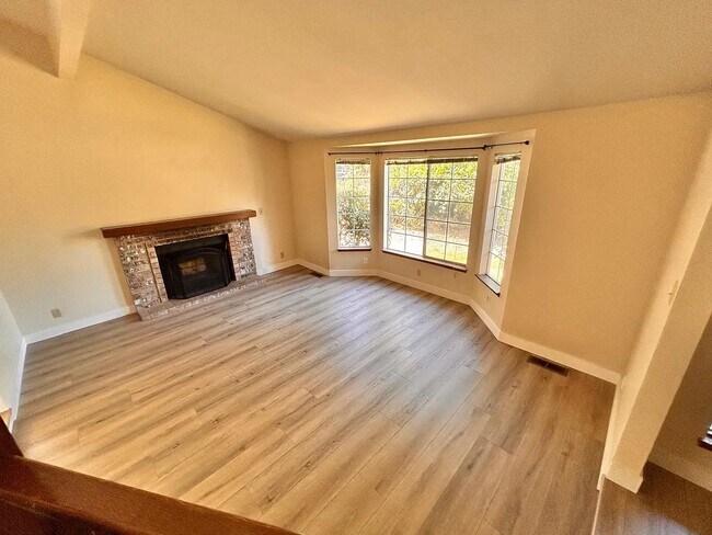 Photo - 4124 211th Ct NE