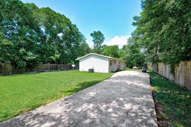 13703 Segrest Dr