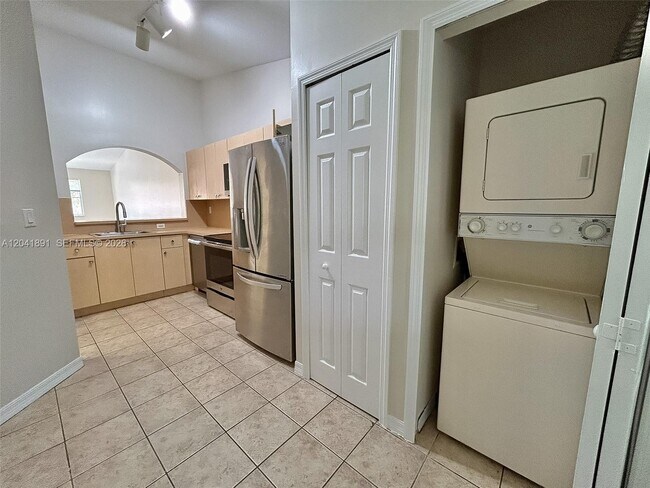 1270 SE 28th Ct Unit 202
