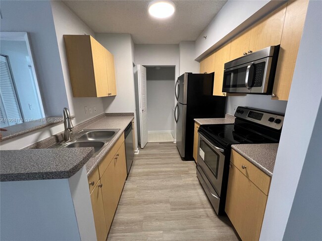 Photo - 1919 Van Buren St Unidad 720A