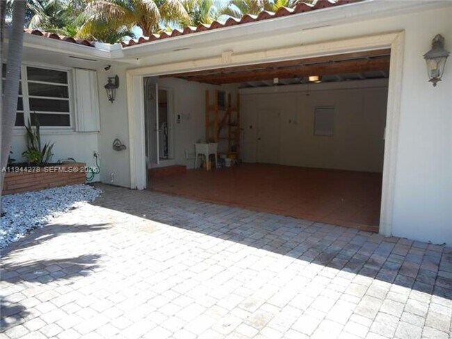 Photo - 2325 Magnolia Dr