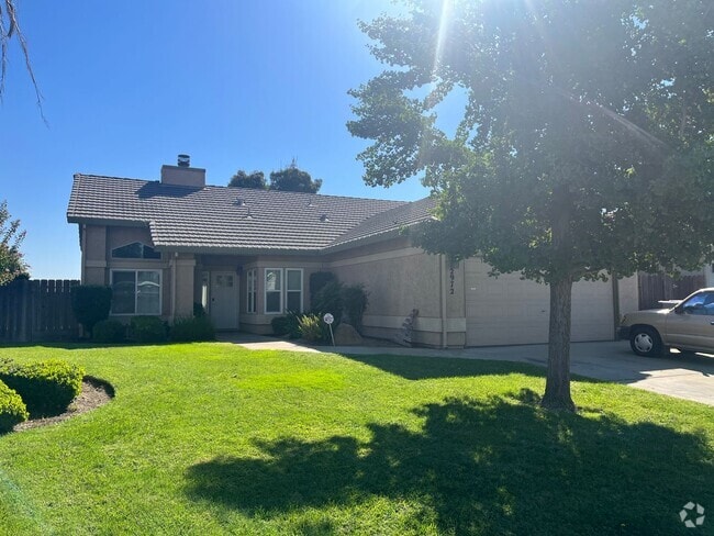 Building Photo - Beautiful Remodel Home in Peggy Heller Sch...