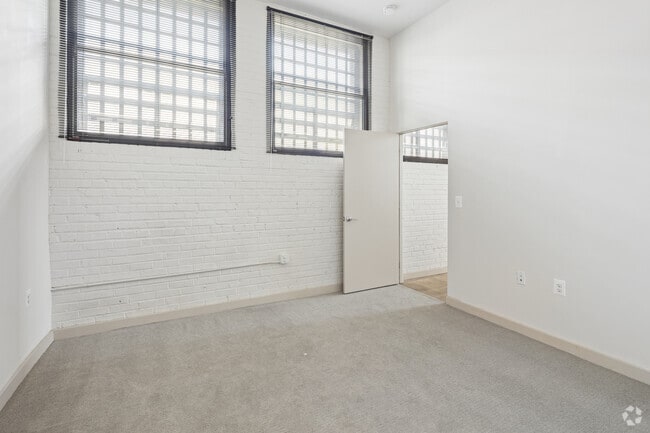1BR, 1BA - 800SF - Bedroom