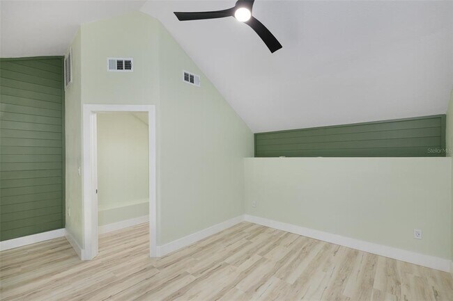 Photo - 120 1st St E