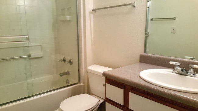 3 bed, 2 bath unit