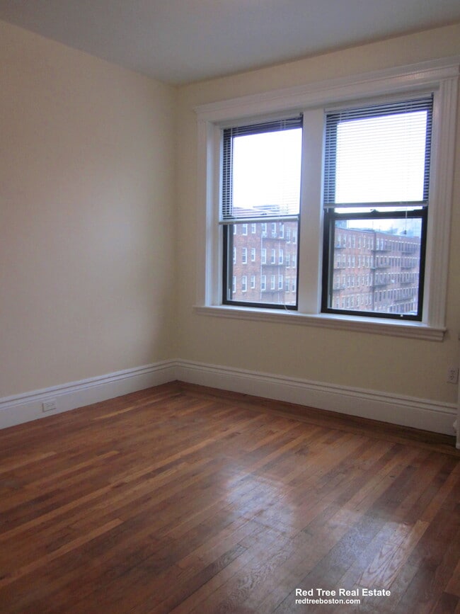 Building Photo - 31 Park Dr Unit 22