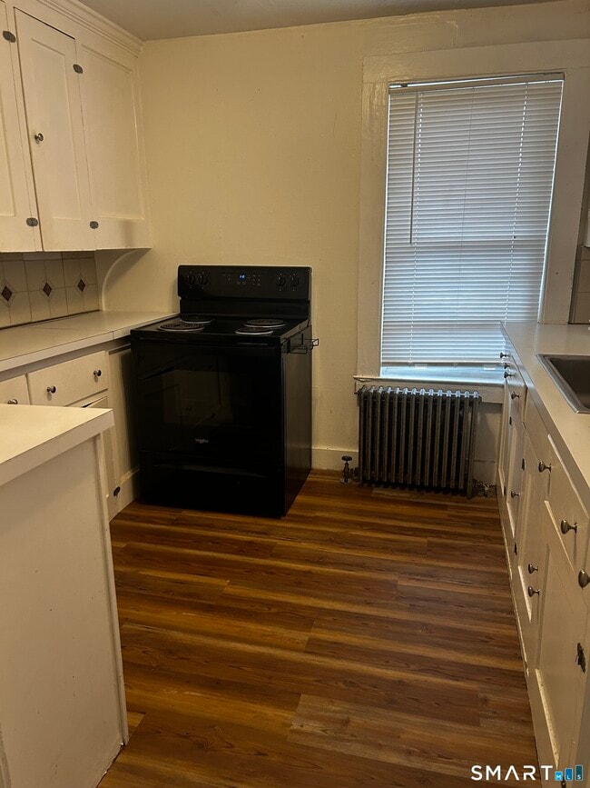 Photo - 18 Devine St