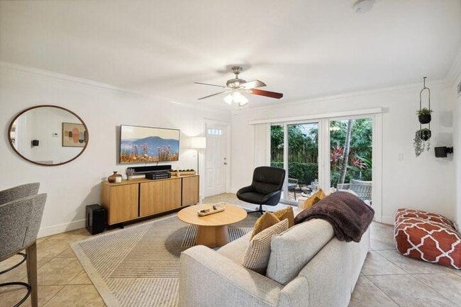 Building Photo - 49 SE 7th Ave Unit 1 Rental
