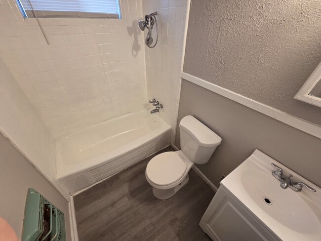 Photo - 1352 Dianne Dr