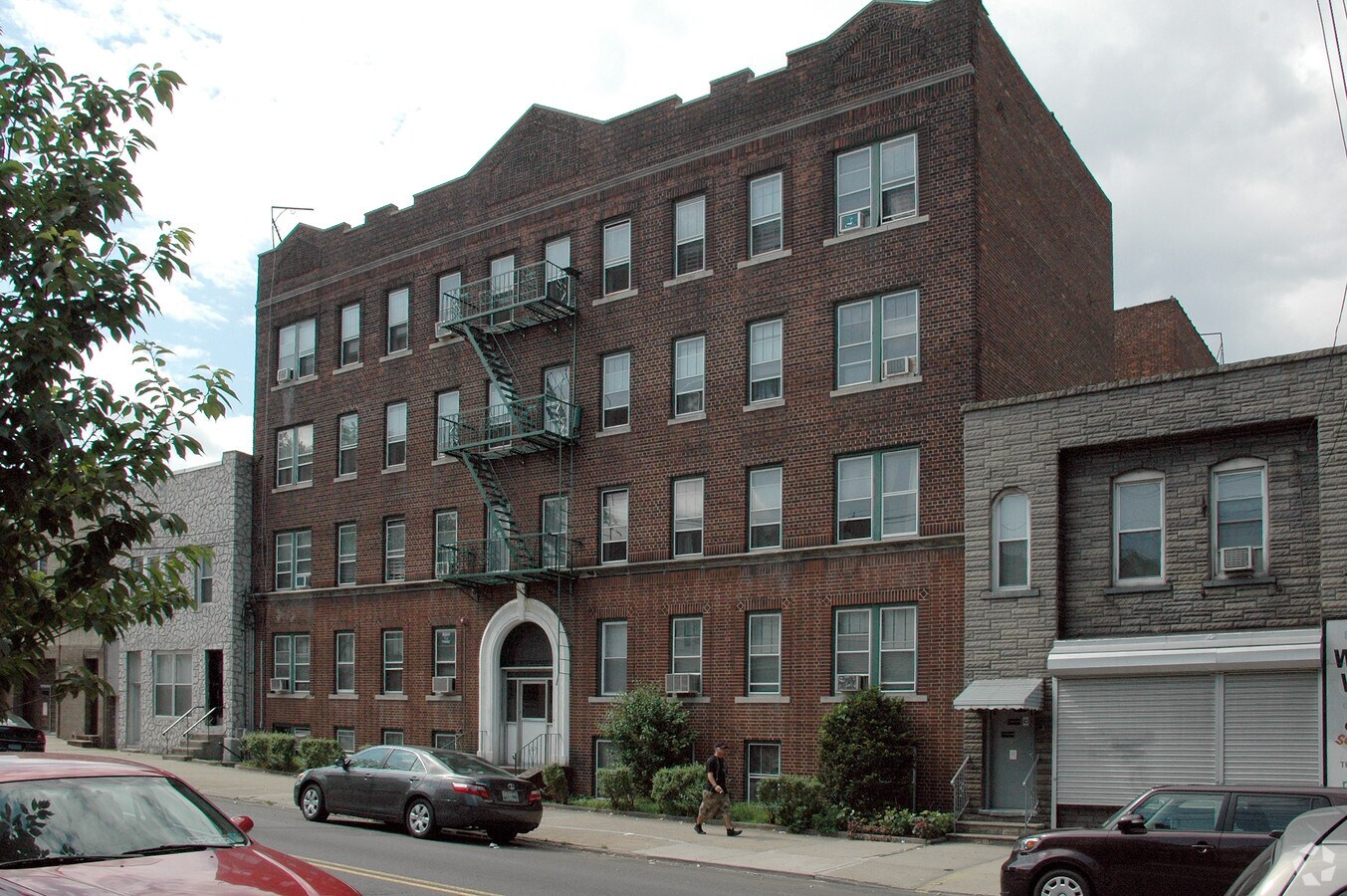 Photo - 169-171 Manhattan Ave