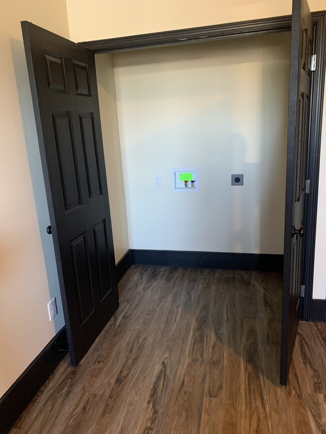 Photo - 103 S Main St