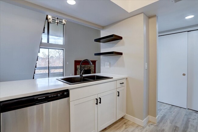 Photo - Stunning Top-Floor End Unit with Vaulted C...