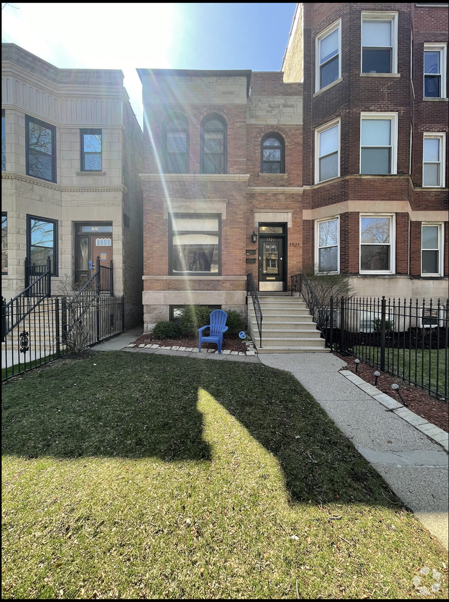 Building Photo - 1521 W Addison St Unit 2 Rental