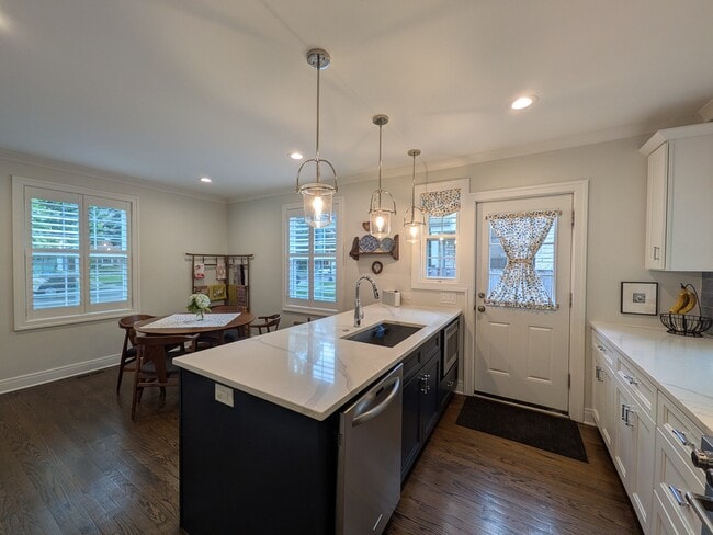Photo - 2741 Lincolnwood Dr