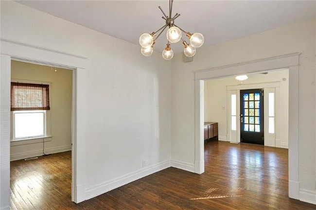 Photo - 4460 Francis St