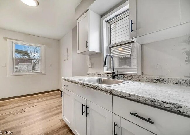Building Photo - 3753 W 117th St Unit 1