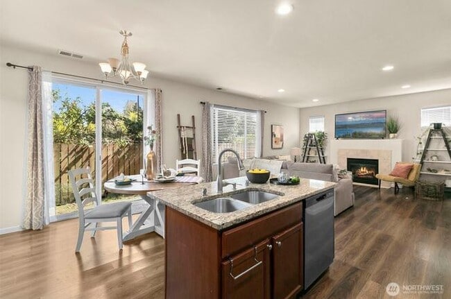 Photo - 1714 Craig Rd SE