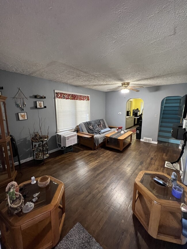Photo - 1223 Bensch St