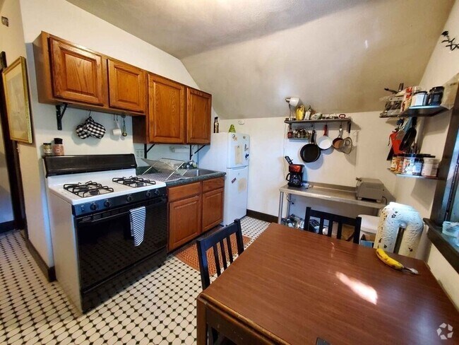 Building Photo - 112 Allston St Unit #4 Rental