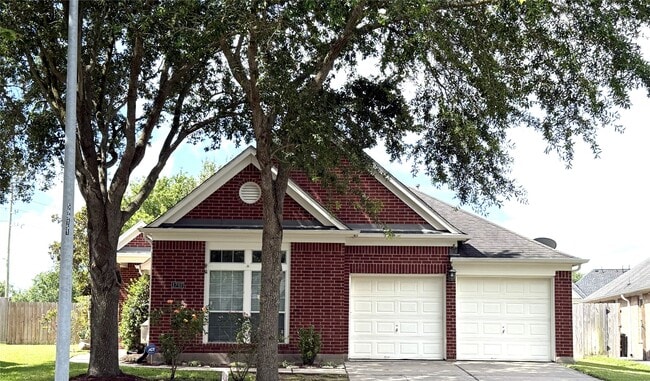 Building Photo - 1707 Magnolia Lake Ln