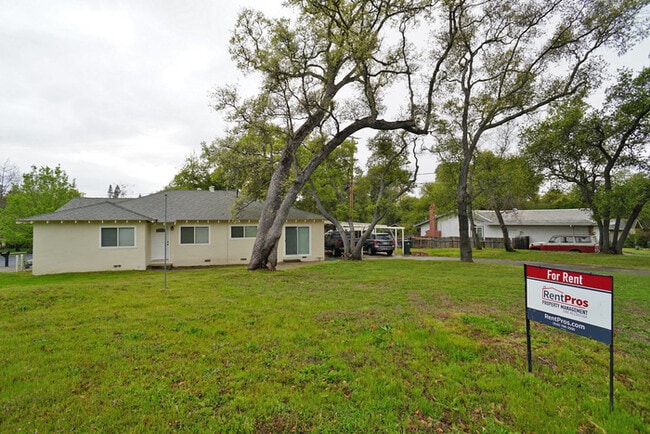 Photo - Beautifully remodeled halfplex in desirabl...