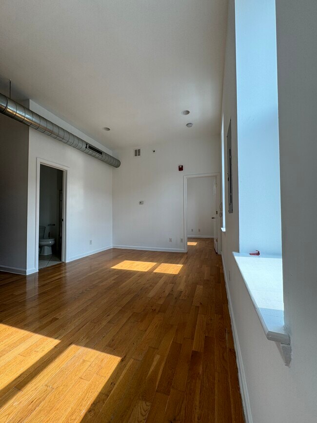 Photo - 1801 W Master St