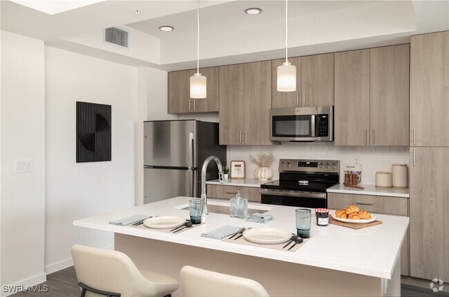 Building Photo - 3260 Stockton St Unit S1 Rental