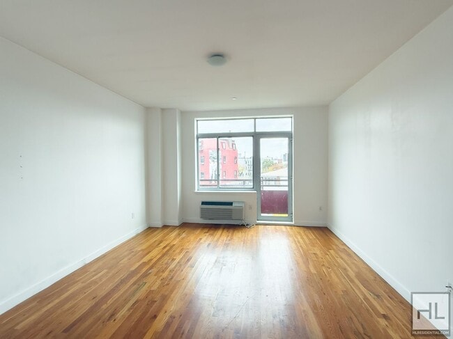 Photo - NO FEE / Spacious Sunlit Bushwick Studio /... Unit 3B