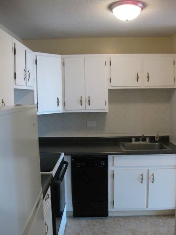 Kitchen - 5100 N Marine Dr Unit 10E