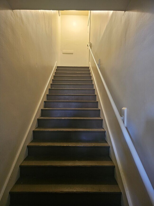 Photo - CUTE UPDATED APARTMENT IN DOWNTOWN SACRAMENTO!!