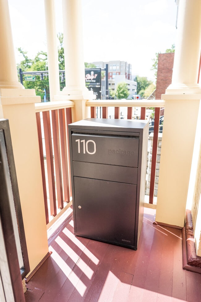 Photo - 275 S Limestone Unidad 110