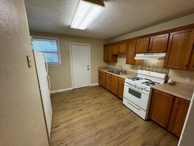 Photo - 435 Larry Dr