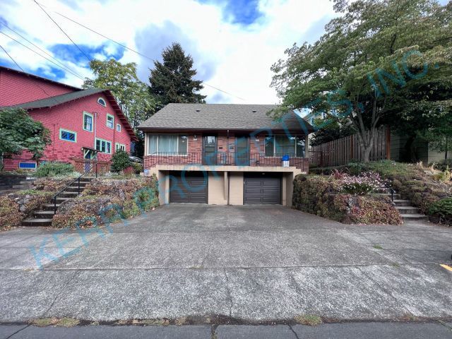 Charming 2-Bed Oasis with 1,111 Sq Ft of Comfort in Vibrant SE Portland!