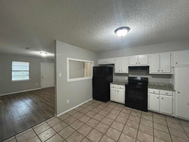 Photo - Limited Time Special Offer / 3 Bed/1.5 Bath Home with Carport / Pet-Friendly / Coming Soon!