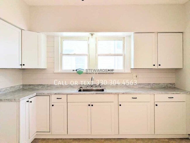 Building Photo - 1414 16th St NW