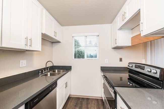 Photo - 2707 Mountain View Ave W