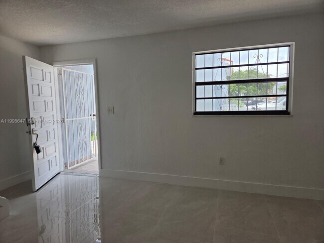 Photo - 550 SW 115th Ave Unidad 405H