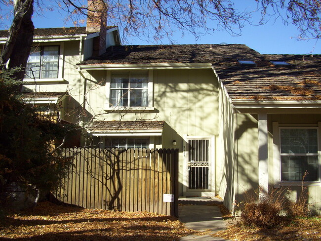 Wonderful Townhome within Walking Distance... - Wonderful Townhome within Walking Distance...