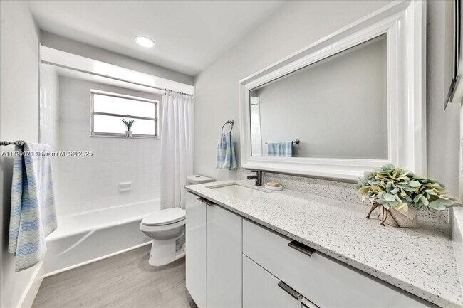 Photo - 1750 W 46th St Unit 433
