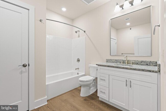 Photo - 30 W Broad St Unit SUITE 3