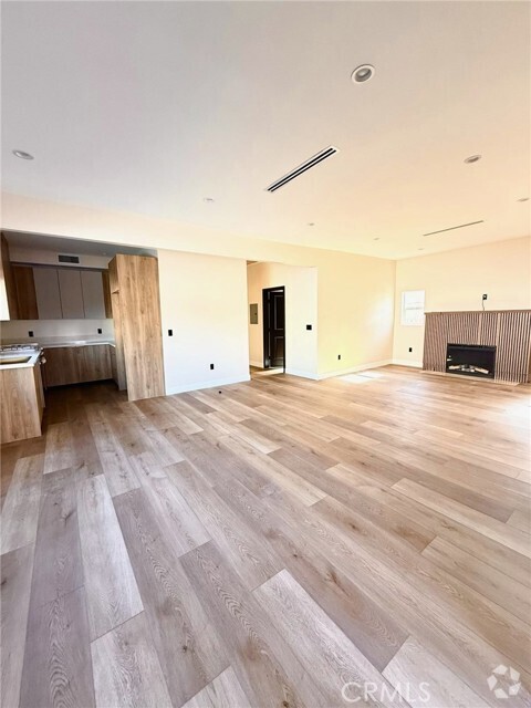 Building Photo - 11650 Kittridge St Rental