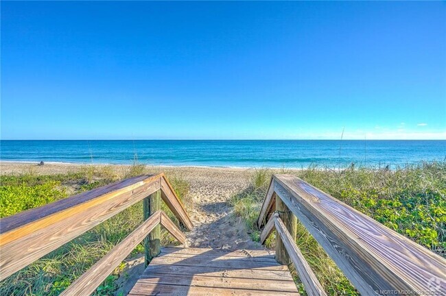Building Photo - 1289 NE Ocean Blvd Unit 4 Rental