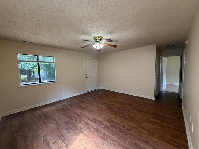Photo - 2714 Clayton Dr NW