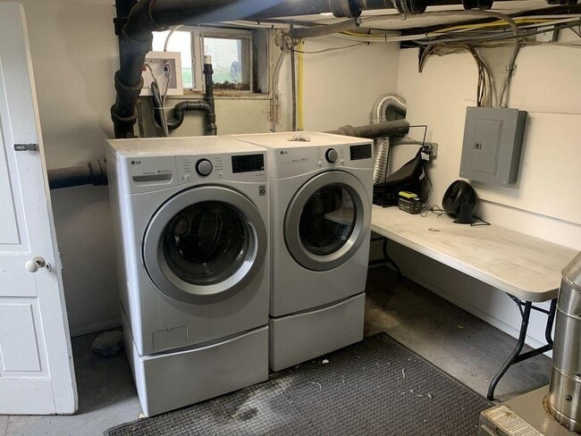 Photo - 174 E 300 S