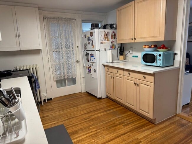 Building Photo - 775 University Ave Unit Apt 2