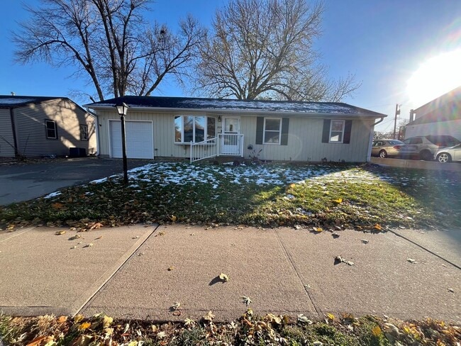 Photo - Spacious 2 Bed/2 Bath with Fenced in Yard!