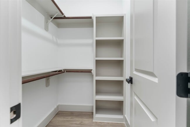 Building Photo - 9005 Nyssa St