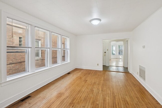 Photo - 2249 W Arthur Ave Unidad 1