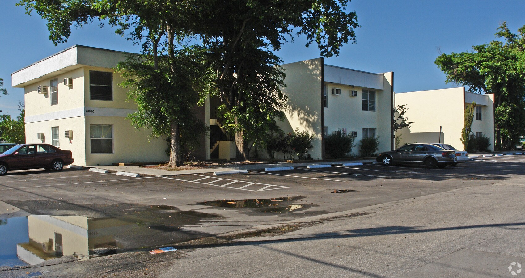 Photo - Golden Palms Apartments